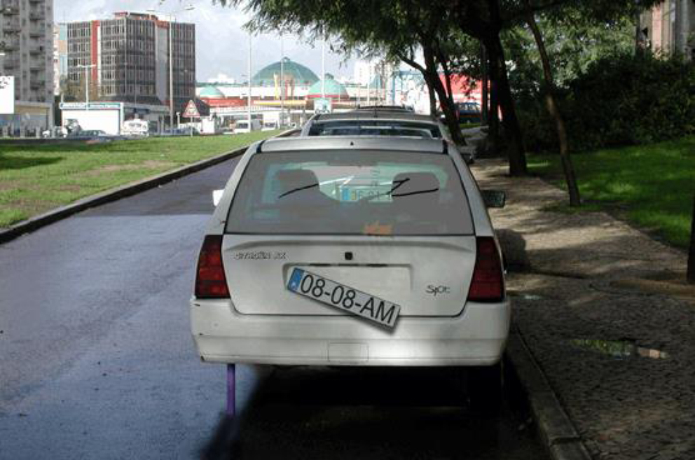 Se o peão não sair da faixa de rodagem, devo: (4738)